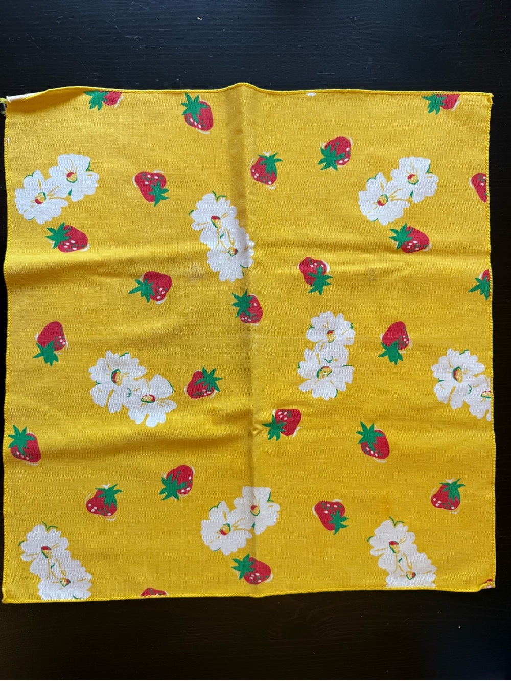 Set of 4 Yellow Strawberry & Flower napkins